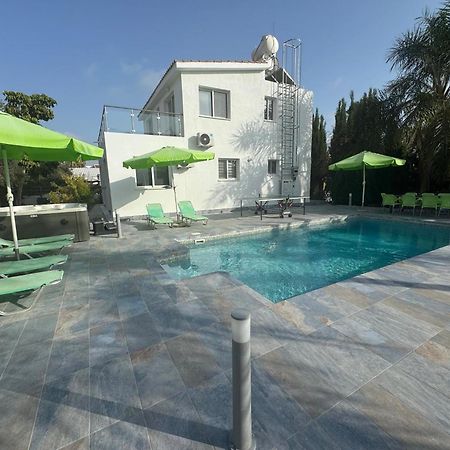 Villa Coralia Gardens 1Km From Coral Bay Beach Εξωτερικό φωτογραφία