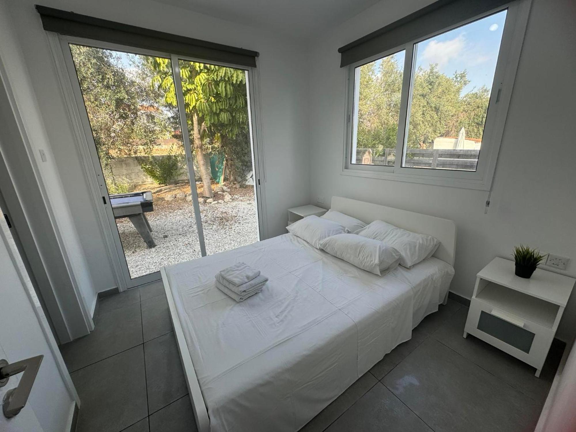 Villa Coralia Gardens 1Km From Coral Bay Beach Εξωτερικό φωτογραφία