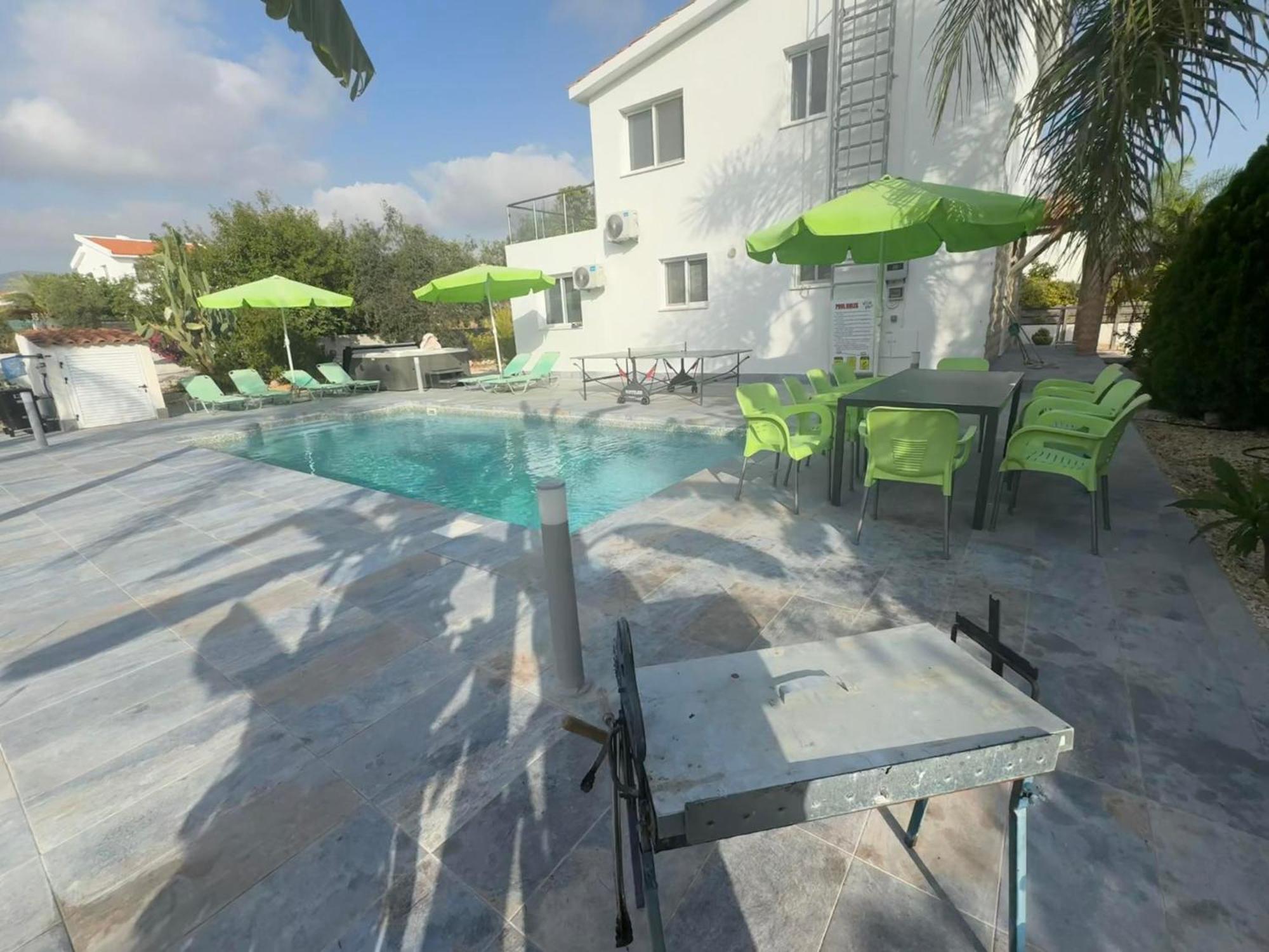 Villa Coralia Gardens 1Km From Coral Bay Beach Εξωτερικό φωτογραφία