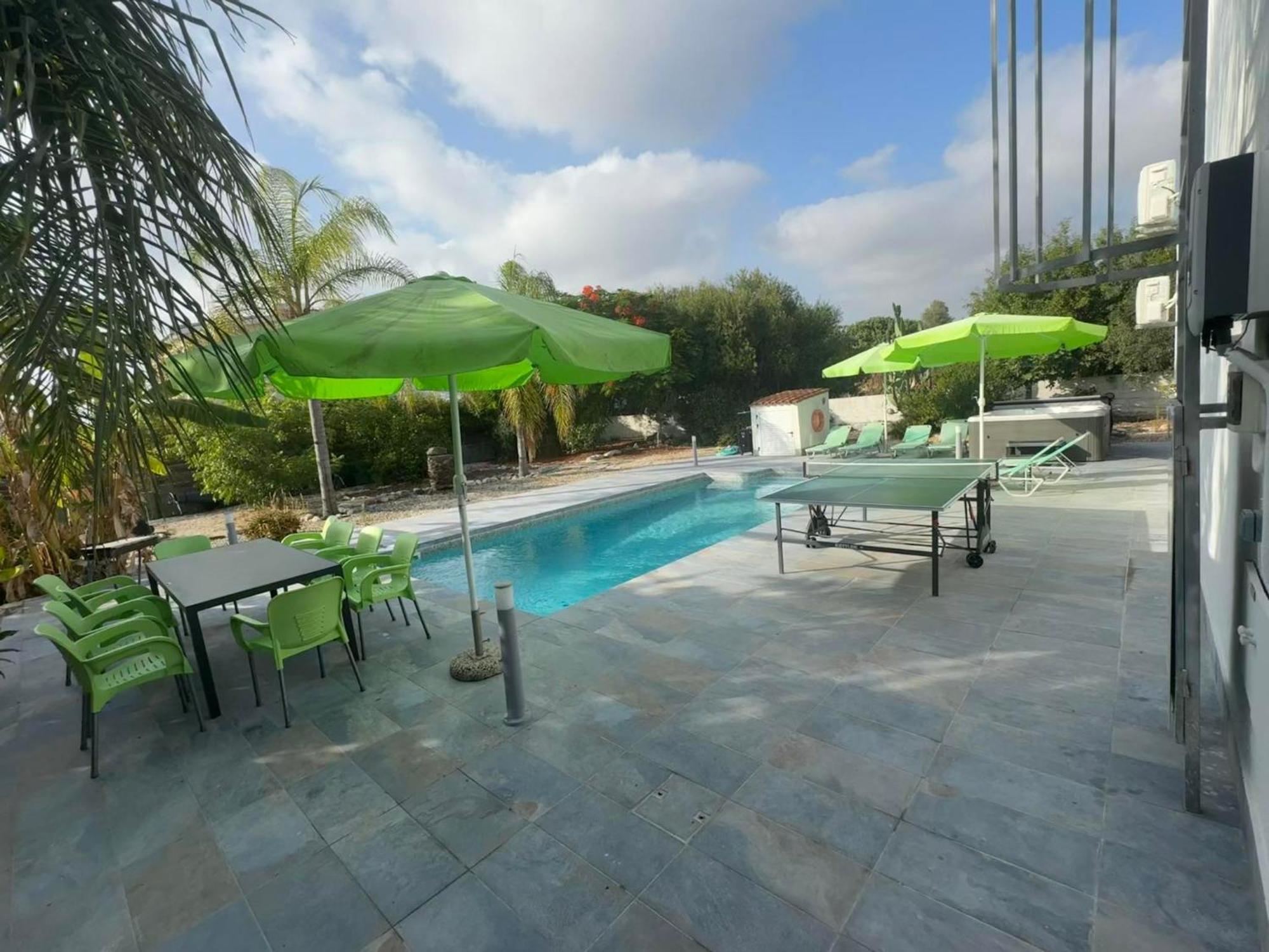Villa Coralia Gardens 1Km From Coral Bay Beach Εξωτερικό φωτογραφία